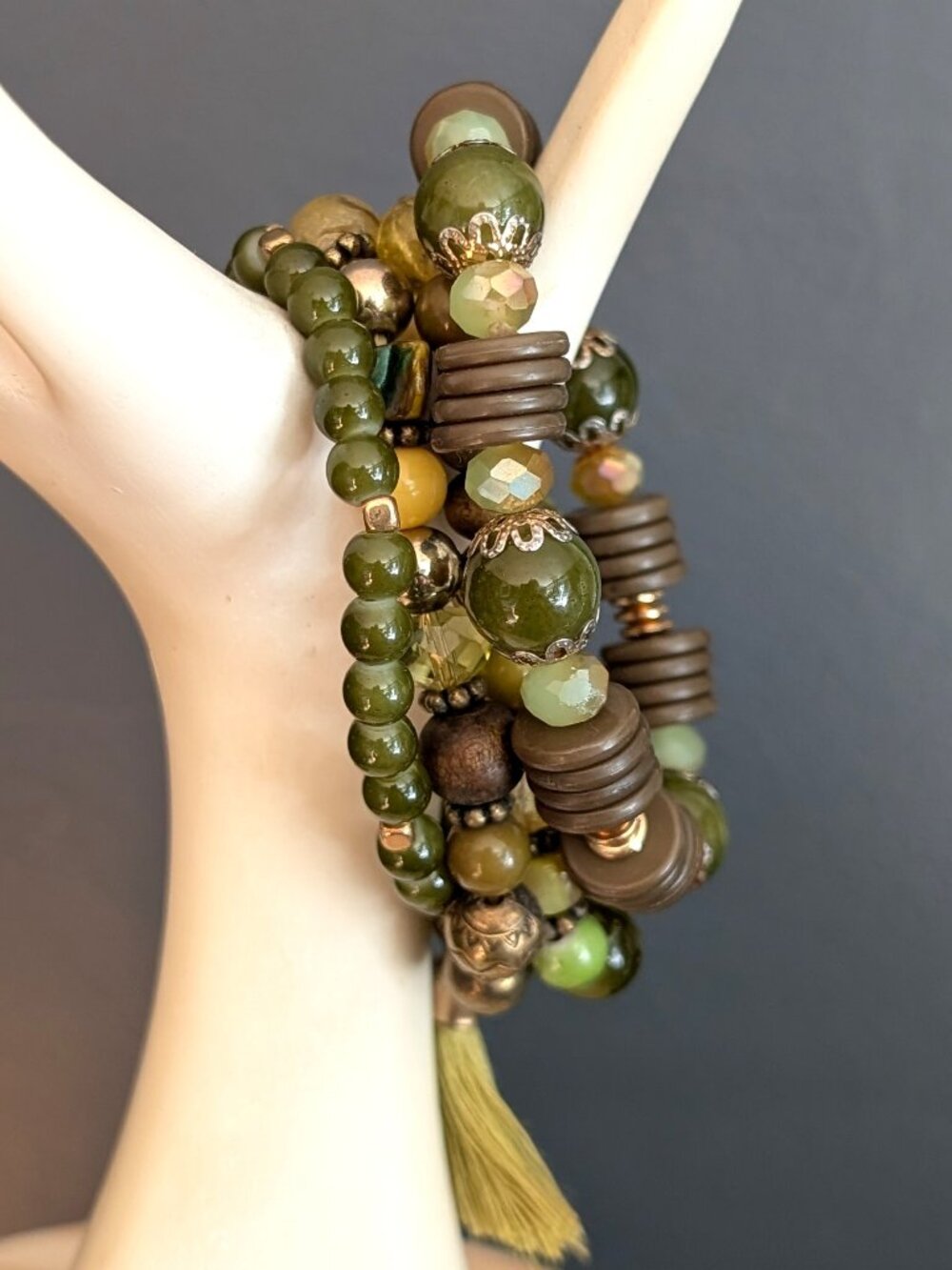 Bundle of 4 stacking/layering green tones stretch bracelets - Picture 4 of 10